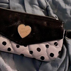 Adorable Betsey XOXO Johnston Heart Wallet